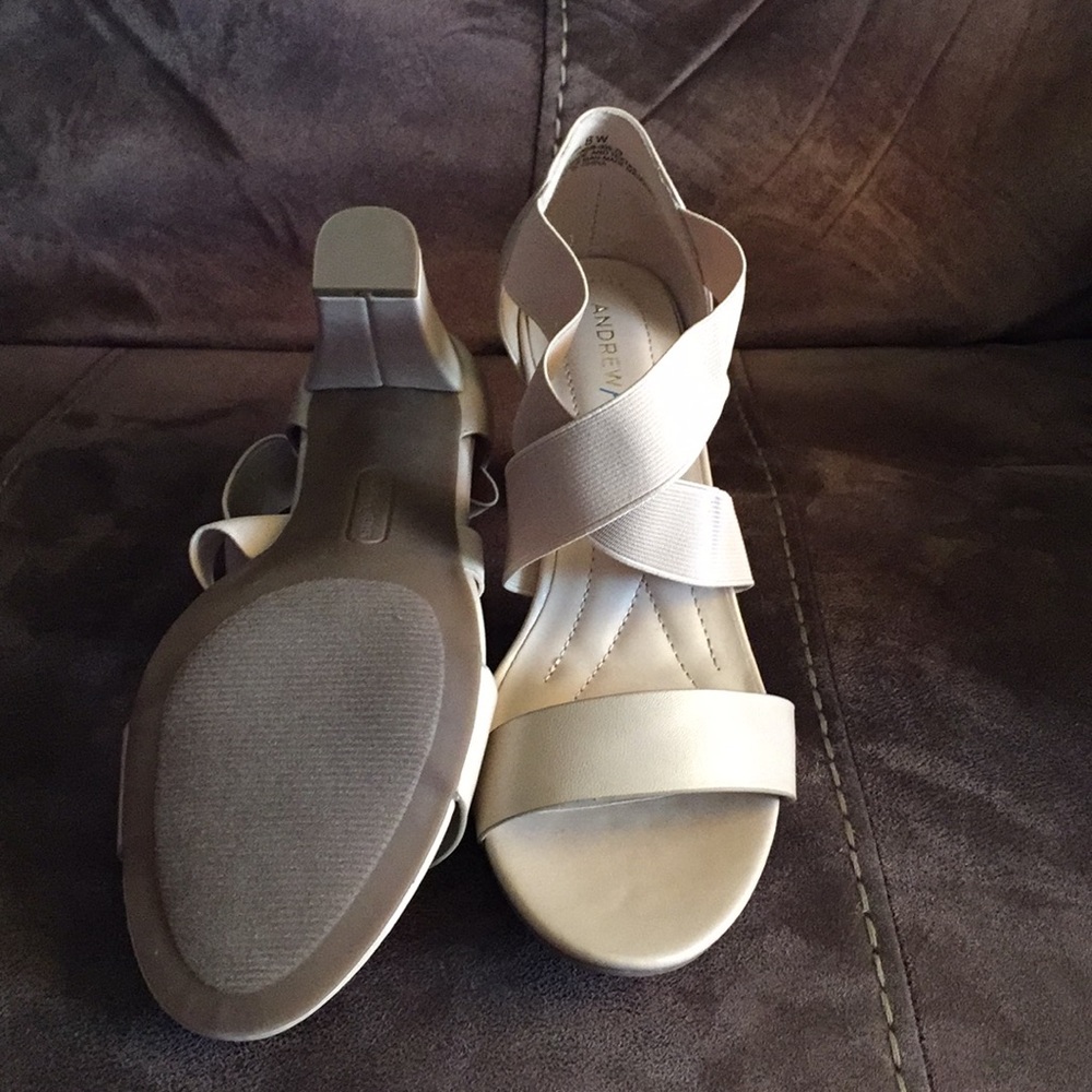 Woman's dress shoe
